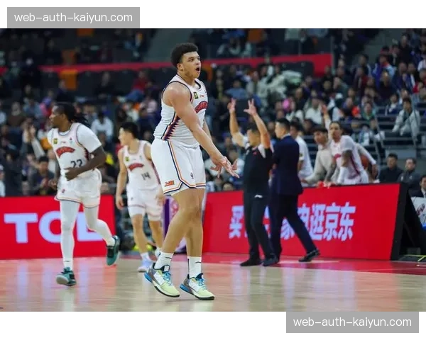 上海洛夫顿第六人战术 衔接段进攻火力维持领先优势