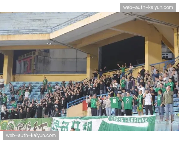 2025赛季极端比分奇观:国安主场6-1后客场0-6遭泰山血洗